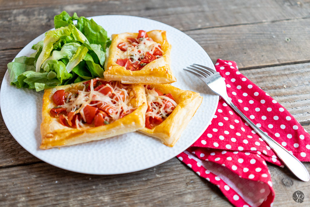 Listnato testo s paradižnikom